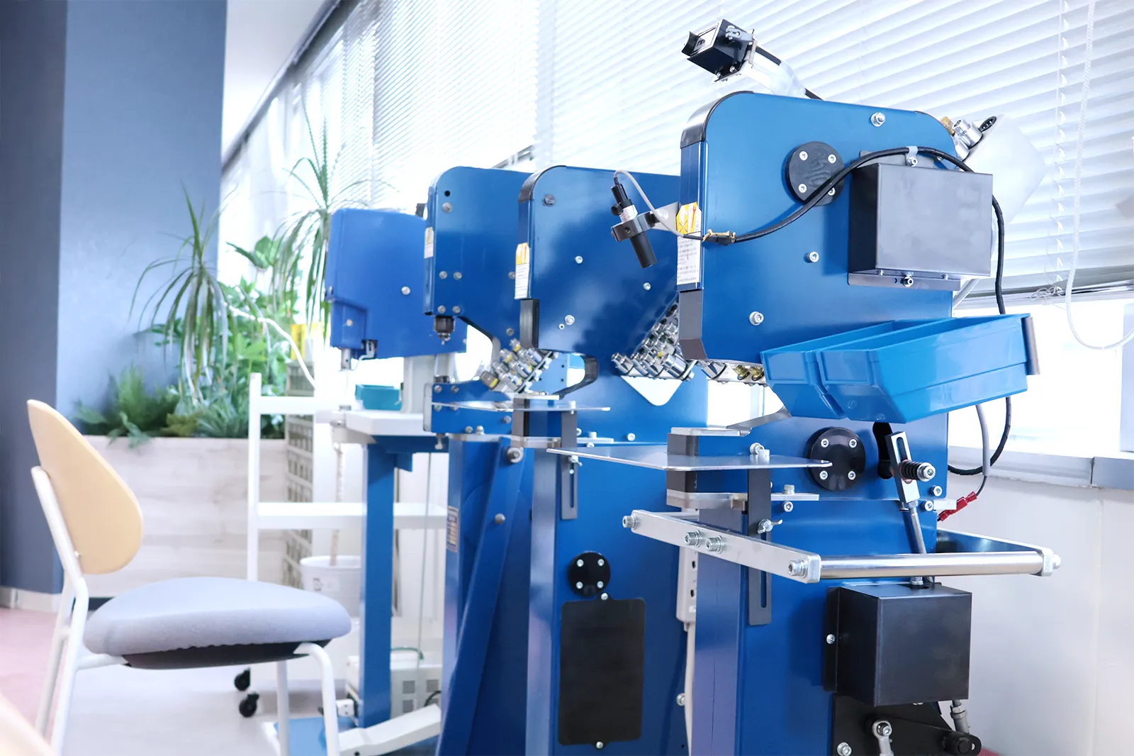 機械 |「副資材、パーツ販売の老舗- 株式会社カジテック