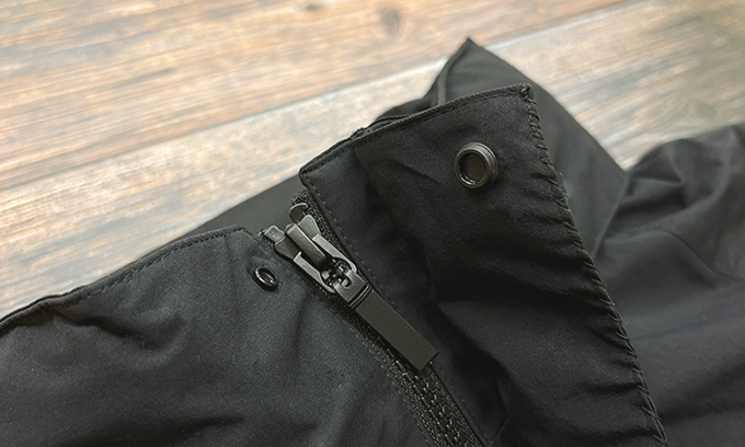 SCを使用している黒のジャンパー