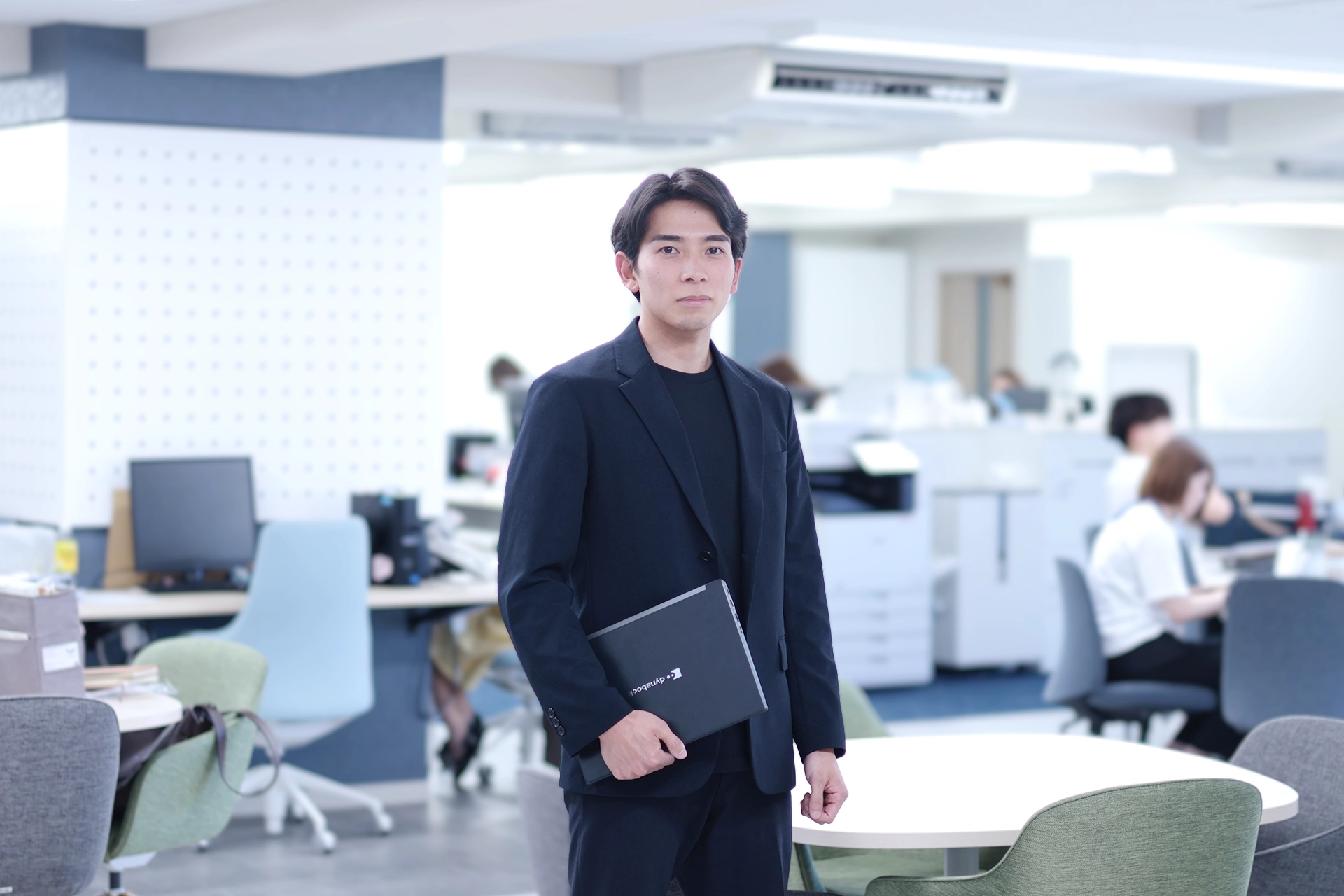 営業の1日に密着｜商談から社内業務までリアルな働き方とは